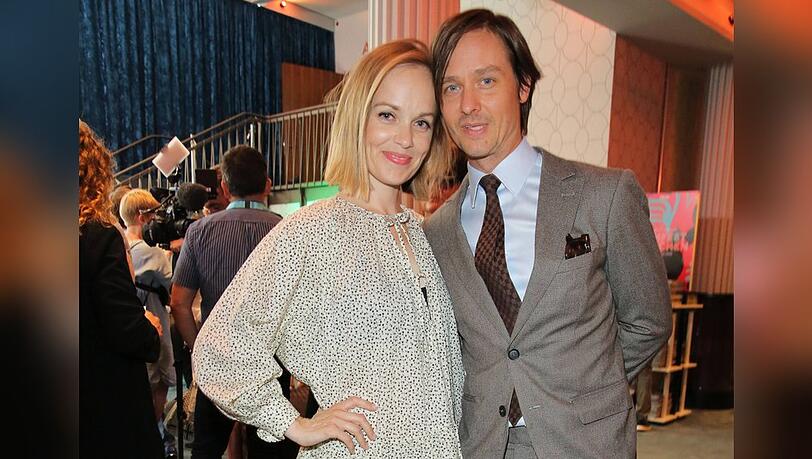Tom Schilling und Friederike Kempter spielen in "Achtsam morden 2" zusammen. Tom Schilling und Friederike Kempter spielen in "Achtsam morden 2" zusammen.