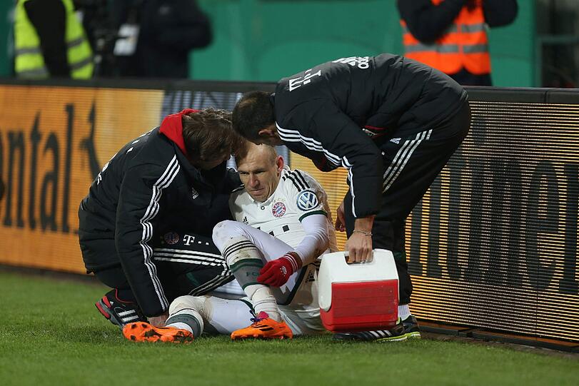Das Foul an Arjen Robben in Bildern!