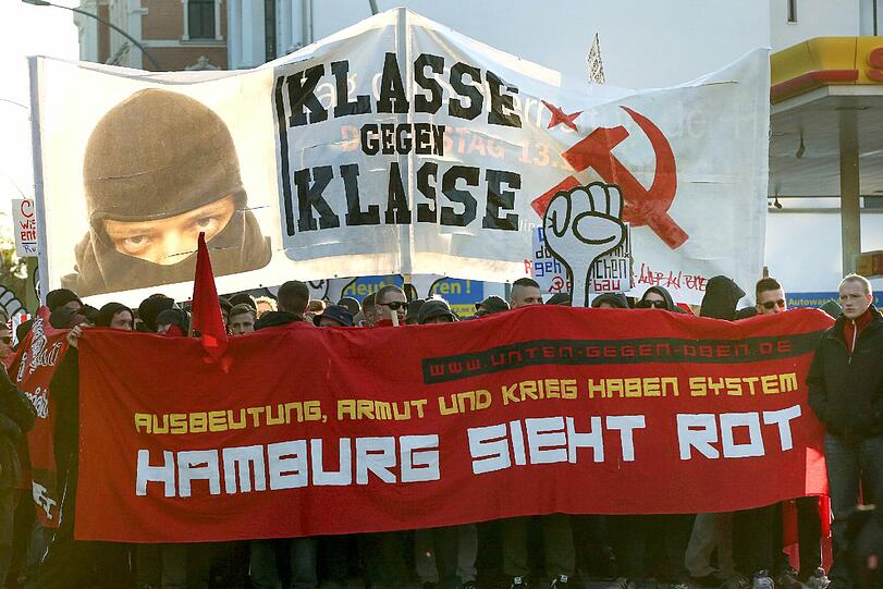In Hamburg kam es bei zwei "revolutionären" Demonstrationen am Freitagabend zu Ausschreitungen. Die «Revolutionäre 1. Mai»-Demo in der Hansestadt stand unter dem Motto «Hamburg sieht rot»