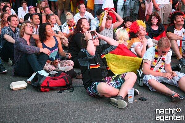 Public Viewing im Olympiastadion: So fieberten die Fans mit der deutschen Mannschaft.