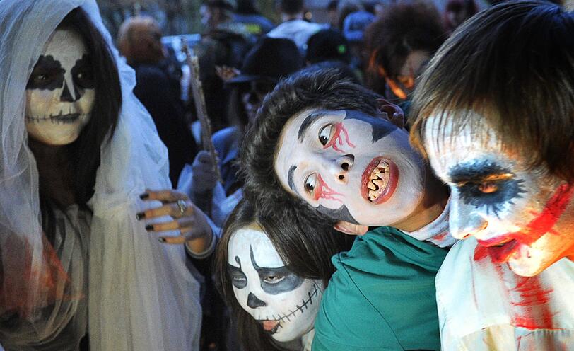 Weltweit feierten die Menschen Halloween. Wir zeigen die Gruseligsten Bilder!