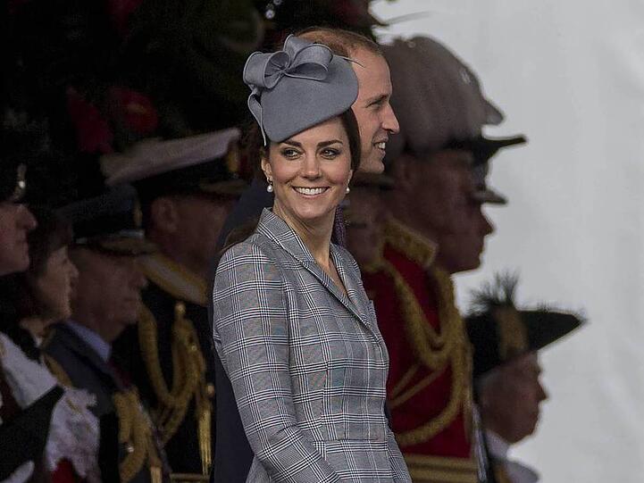 Ton in Ton: Kate Middleton setze auf ein kühles Blau-Grau beim Staatsempfang