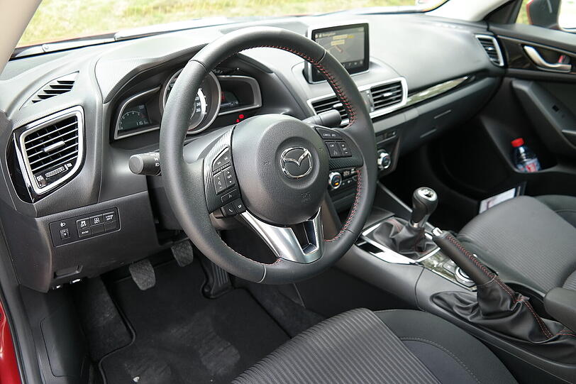 Aufgeräumt, einfach zu bedienen und wertig: der Innenraum des Mazda3.