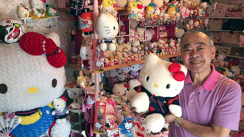 Der 67-jährige Japaner Masao Gunji, der die weltgrößte Hello Kitty-Sammlung besitzt, in einem neben seinem Wohnhaus gebauten Kitty-Haus in Chiba.