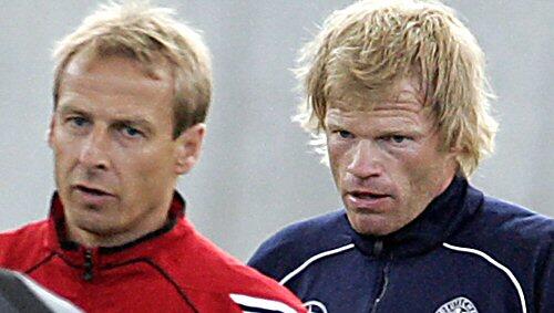 Geht nicht, gibts nicht: Für 75 Minuten wird Jürgen Klinsmann (l.) Trainer von Oliver Kahn sein. Geht nicht, gibts nicht: Für 75 Minuten wird Jürgen Klinsmann (l.) Trainer von Oliver Kahn sein.