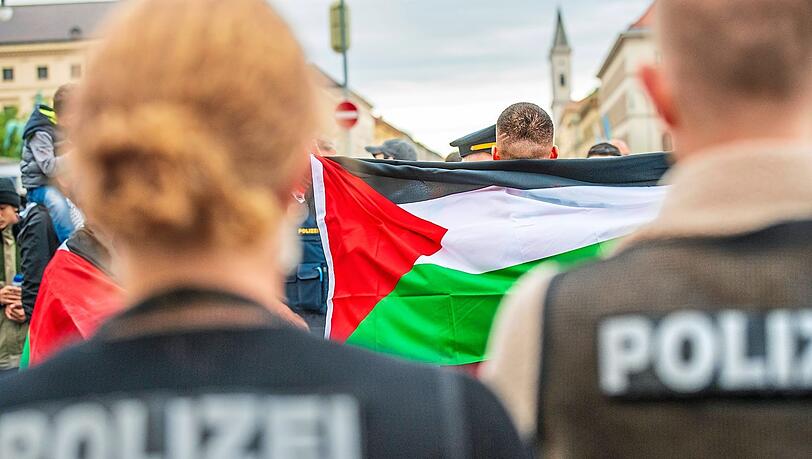 Sie wollen die "Freiheit Palästinas": Auch in München kam es bei Kundgebungen zu Auseinandersetzungen. Sie wollen die "Freiheit Palästinas": Auch in München kam es bei Kundgebungen zu Auseinandersetzungen.