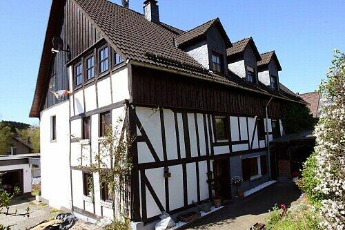Die Leichen lagen im Wohnhaus der Familie in Wenden.