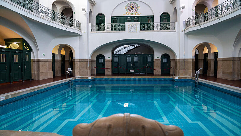 Einer der Vorteile für Stadträte: Gratis Eintritt ins Schwimmbad, zum Beispiel ins Müller'sche Volksbad.