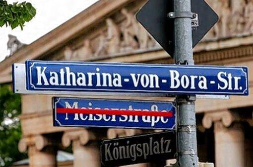 Die Doppel-Beschilderung endete erst nach einem höchstrichterlichen Urteil über die Umbenennung.