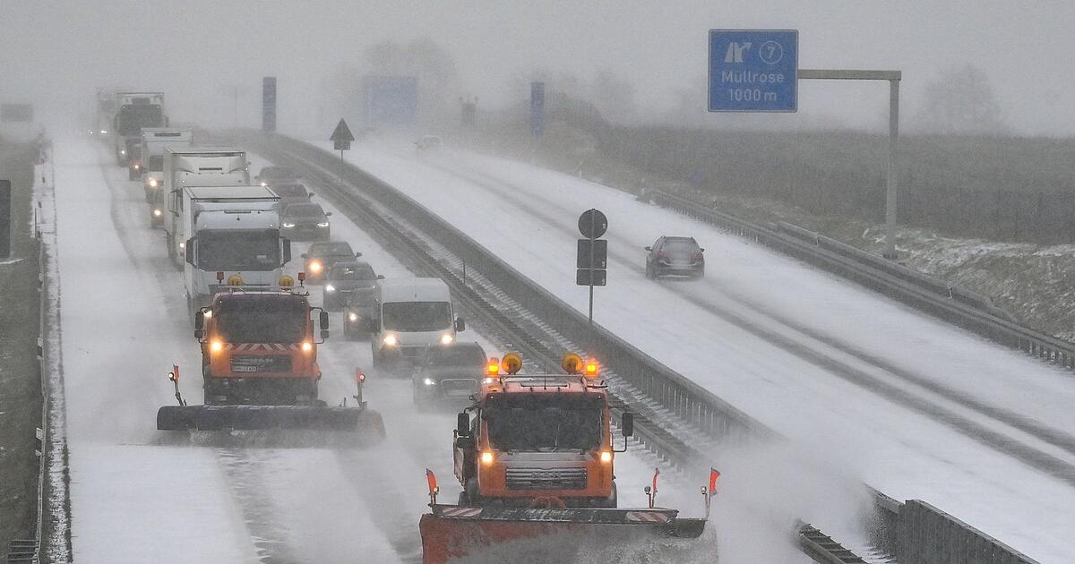 Gl-tte-in-Mittelfranken-Lkw-rutscht-in-Graben-A9-gesperrt