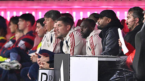 Schaut sich die Partie gegen RB Leipzig weitgehend von der Bank aus an: Cheftrainer Vincent Kompany.