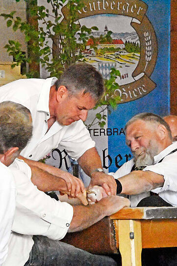 64. Bayerische Meisterschaft im Fingerhakln. Die Bilder.