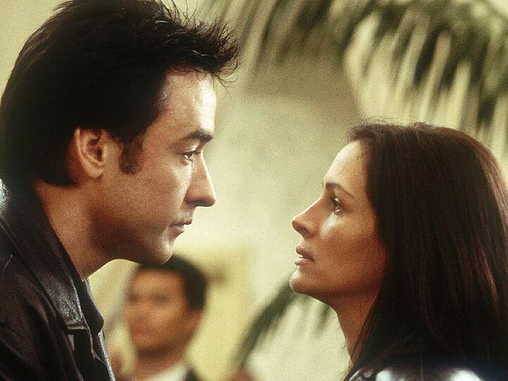 Als es bei den "America's Sweethearts" Eddie (John Cusack) und seiner Frau nicht mehr so klappt, wendet er sich seiner Schwägerin Kiki (Julia Roberts) zu
