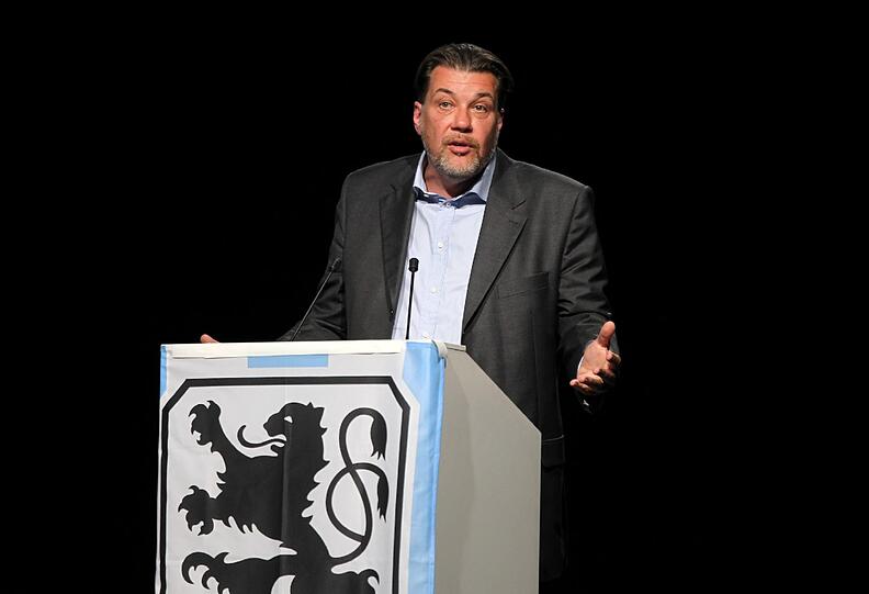 "Lasst es uns gemeisam angehen: Löwen jagen im Rudel - und nicht alleine." Hier erklärt Gerhard Mayrhofer sein Konzept und warum ihm die Mitglieder vertrauen sollen.