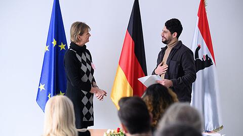 Viele Menschen, die als Flüchtlinge aus Syrien nach Deutschland gekommen sind, erfüllen inzwischen die Voraussetzungen für eine Einbürgerung. (Archivfoto)
