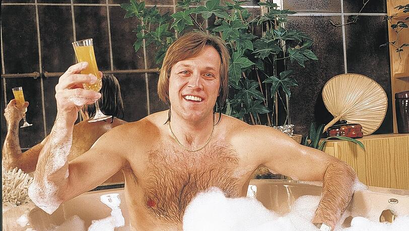 „Ich bin kein Feier-Biest“: Jahrhundert-Spieler Erich Kühnhackl, der am Sonntag 60 wird, ließ es sich zumindest 1983 gut gehen. Fotos (2): Rauchensteiner/Augenklick „Ich bin kein Feier-Biest“: Jahrhundert-Spieler Erich Kühnhackl, der am Sonntag 60 wird, ließ es sich zumindest 1983 gut gehen. Fotos (2): Rauchensteiner/Augenklick
