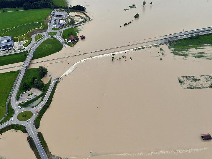 Die Jahrhundert-Flut: Die bewegenden Hochwasser-Bilder.