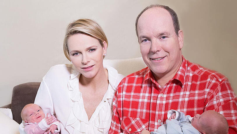 Die Zwillinge Gabriella und Jacques mit ihren Eltern Fürst Albert und Charlene von Monaco Die Zwillinge Gabriella und Jacques mit ihren Eltern Fürst Albert und Charlene von Monaco