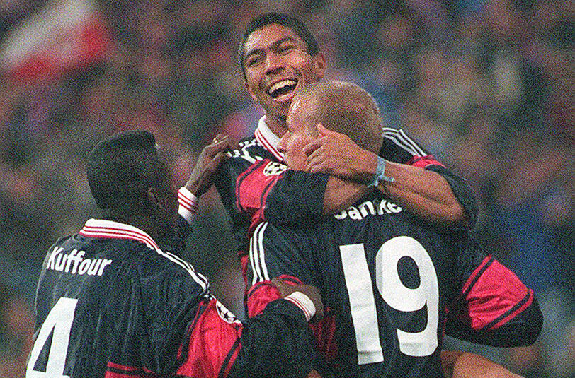 10) 5:1 gegen Paris am 22.10.1997: Es war der erste Kantersieg in der Königsklasse &ndash; gegen Angstgegner PSG. Elber (2), Jancker (2) und Helmer treffen gegen die Franzosen, gegen die man 1994/95 und in jener Saison in vier Duellen drei Mal verloren hatte.