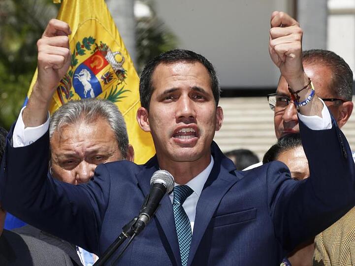 Die USA, viele Staaten in Lateinamerika und zahlreiche europäische Länder haben Juan Guaidó mittlerweile als legitimen Übergangspräsidenten anerkannt.