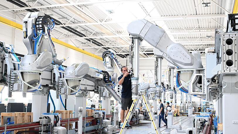 Order aus Übersee retten die Auftragszahlen für den deutschen Maschinenbau im Oktober.