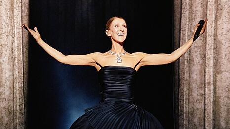 C&eacute;line Dion hat am Samstag den Auftakt einer Konzertreihe in Paris gefeiert.