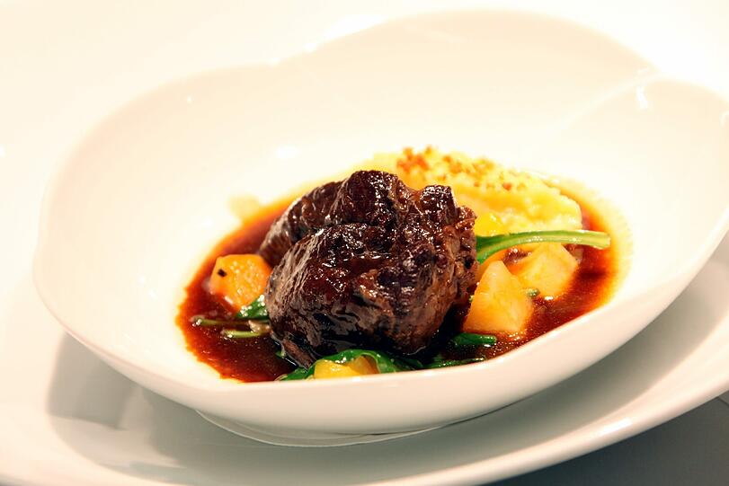 Im Allerheiligsten des Gourmettempels Tantris, der Küche, herrschen Präzision, Perfektion - und Stille.