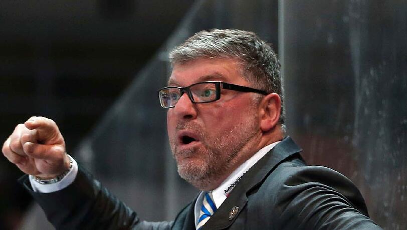 Grund zur Freude: Die AZ-Leser wählten Pat Cortina zum Trainer des Jahres 2012. Grund zur Freude: Die AZ-Leser wählten Pat Cortina zum Trainer des Jahres 2012.