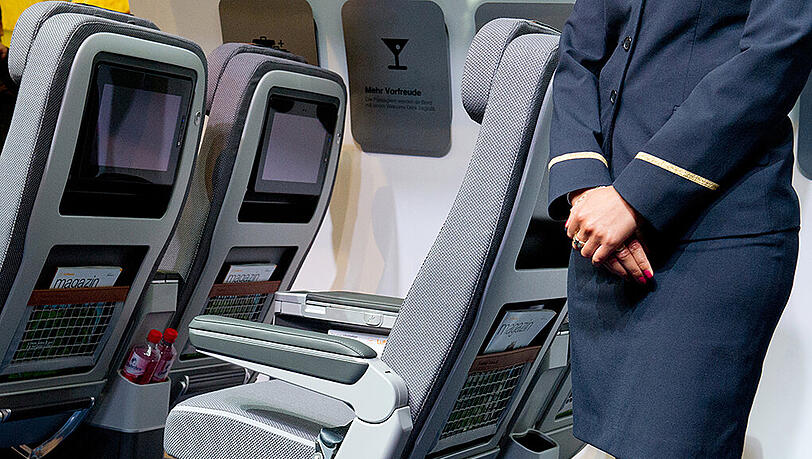 Die Flugbegleiter der Lufthansa verzichten in der Urlaubszeit auf einen Streik. Die Flugbegleiter der Lufthansa verzichten in der Urlaubszeit auf einen Streik.
