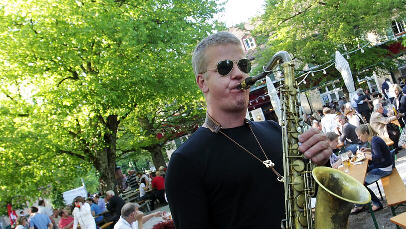 Saxophon-Klänge im Biergarten: In der WaWi ist das völlig normal. Saxophon-Klänge im Biergarten: In der WaWi ist das völlig normal.