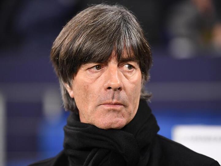 Joachim Löw stellt sich als Bundestrainer harten Entscheidungen, die auch verdiente Spieler treffen.