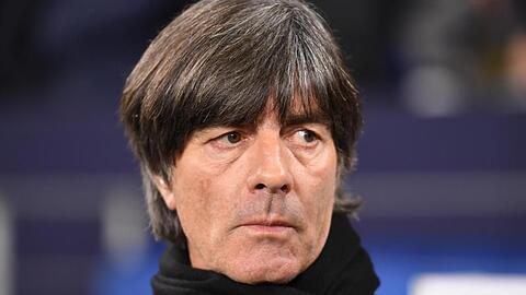 Joachim Löw stellt sich als Bundestrainer harten Entscheidungen, die auch verdiente Spieler treffen.