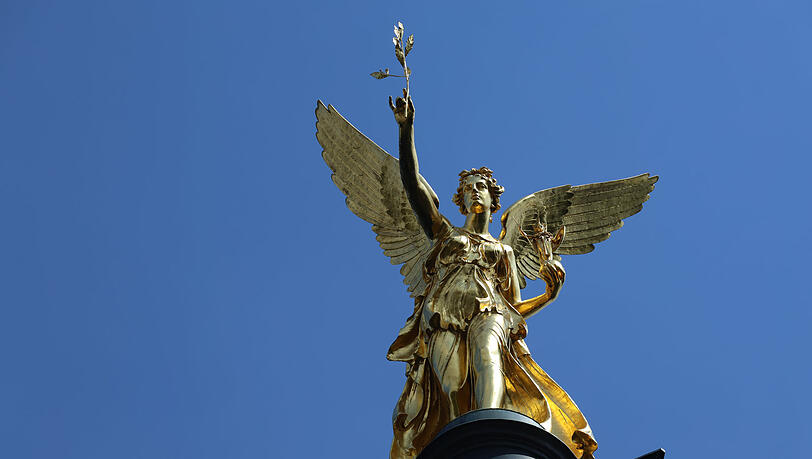 Eines der Münchner Wahrzeichen: Der Friedensengel ist sechs Meter hoch. Eines der Münchner Wahrzeichen: Der Friedensengel ist sechs Meter hoch.