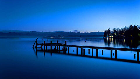 Der Starnberger See bei Nacht. (Archivbild)