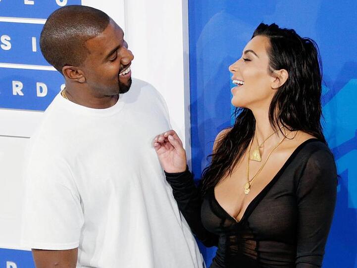 Kim Kardashian und Rapper Kanye West sind zum vierten Mal Eltern geworden.