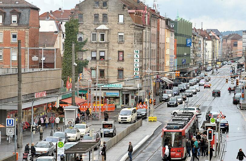 Die Südstadt (hier der Aufseßplatz) verliert ihr Ghetto-Image: Ganze Häuserzeilen werden saniert.