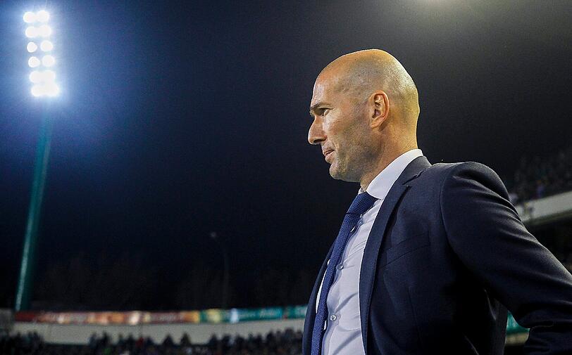 Möchte Real-Trainer Zinedine Zidane seinen Landsmann Paul Pogba verpflichten? Die Gerüchte um eine Transfer-Offensive bei den Königlichen erhalten neue Nahrung.