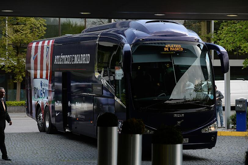 Atlético Madrid ist in der Stadt: Hier gibt's die Bilder von der Ankunft der Rojiblancos.
