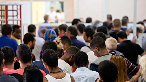 Asylbewerber in der Zentralen Aufnahmeeinrichtung für Asylbewerber (ZAE) in Zirndorf. Im Jahr 2018 beantragten rund 184.000 Migranten Asyl in Deutschland.