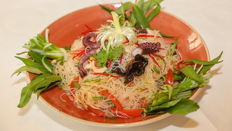 Glasnudelsalat: Schmeckt frisch, köstlich und wirkt sogar entschlackend. Glasnudelsalat: Schmeckt frisch, köstlich und wirkt sogar entschlackend.