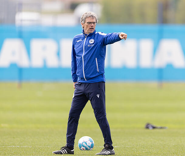 Henke war der langjährige Co-Trainer von Hitzfeld bei Borussia Dortmund und dem FC Bayern München. +++ dpa-Bildfunk +++ Henke war der langjährige Co-Trainer von Hitzfeld bei Borussia Dortmund und dem FC Bayern München. +++ dpa-Bildfunk +++