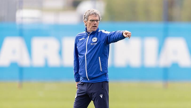 Henke war der langjährige Co-Trainer von Hitzfeld bei Borussia Dortmund und dem FC Bayern München. +++ dpa-Bildfunk +++ Henke war der langjährige Co-Trainer von Hitzfeld bei Borussia Dortmund und dem FC Bayern München. +++ dpa-Bildfunk +++