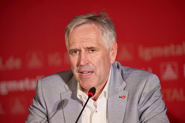 Will nicht, dass nur auf die Rüstungsindustrie gesetzt wird: Bayerns IG-Metall-Chef Horst Ott. Will nicht, dass nur auf die Rüstungsindustrie gesetzt wird: Bayerns IG-Metall-Chef Horst Ott.