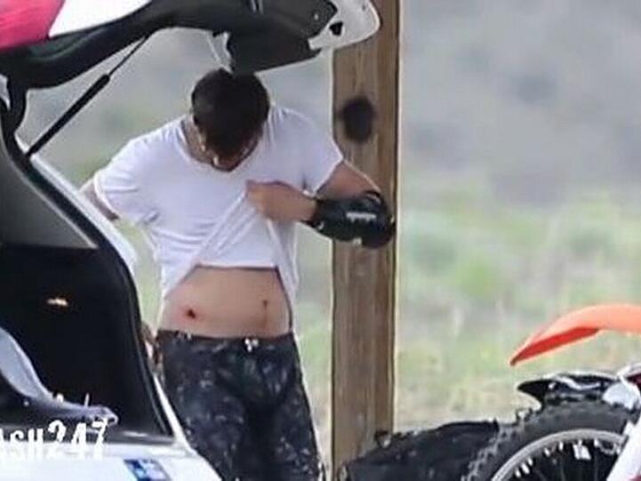 Noch mal gut gegangen: Ashton Kutcher hat nach dem Sturz nur eine kleine Schramme