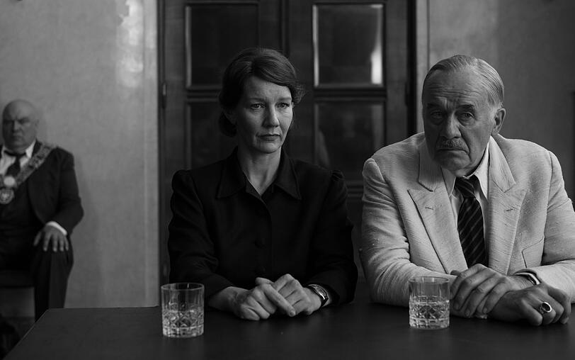 Erika Mann (Sandra H&uuml;ller) und ihr Vater Thomas (Hanns Zischler, rechts) kehren gemeinsam in die alte Heimat zur&uuml;ck.