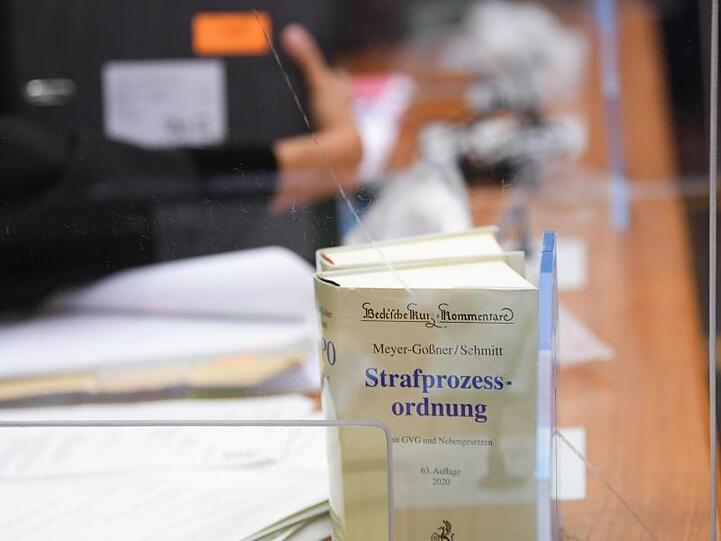Staatsanwaltschaft, Nebenklage und Verteidigung fordern im Gleisattacken-Prozess die Unterbringung des Täters in einer Psychiatrie.