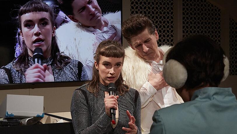 Ruth Bosung in der Rolle der Toni und Lorenz Hochhuth als James.