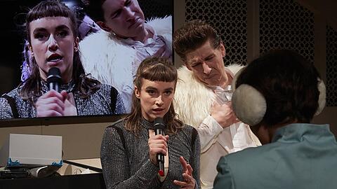 Ruth Bosung in der Rolle der Toni und Lorenz Hochhuth als James.