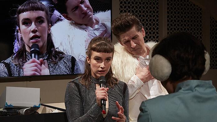 Ruth Bosung in der Rolle der Toni und Lorenz Hochhuth als James.