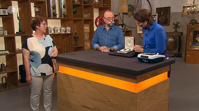 Dagmar Palm möchte bei "Bares für Rares" geerbten Schmuck verkaufen. Doch die Rarität erntet von Horst Lichter und Wendela Horz kritische Worte.
